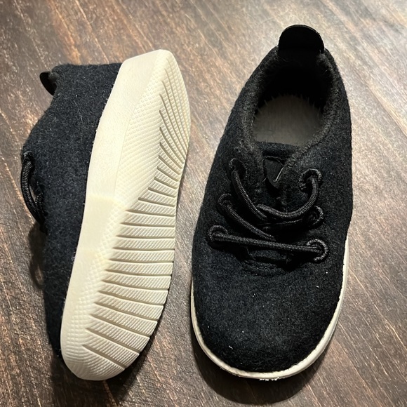 Smallbirds Wool Runners - Little Kids, Black with Blizzard Sole - Picture 2 of 2